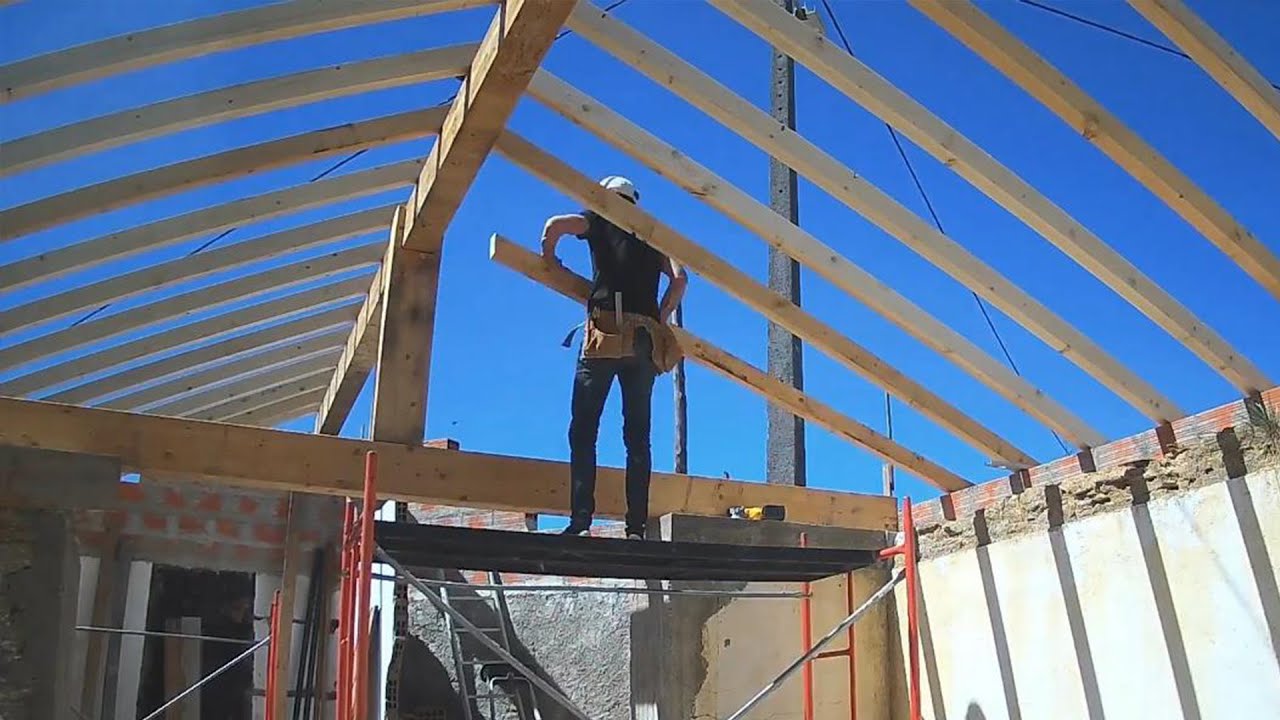 S3E11: PUTTING RAFTERS ON MY ROOF - DIY PORTUGAL