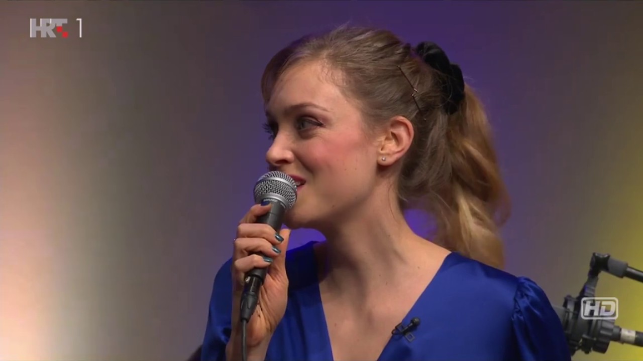 Mia Dimšić & Hana Huljić – Ovaj grad (live)