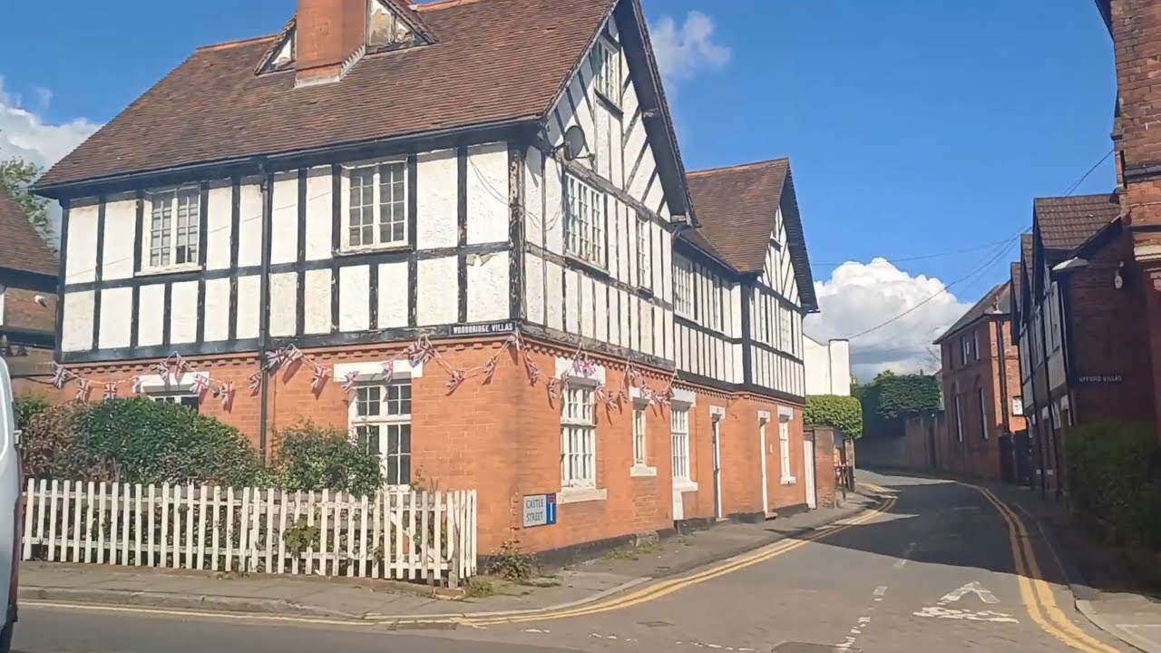 OLDEST WOODEN CHURCH IN THE WORLD   Sunny walk in Chipping Ongar Town English Countryside