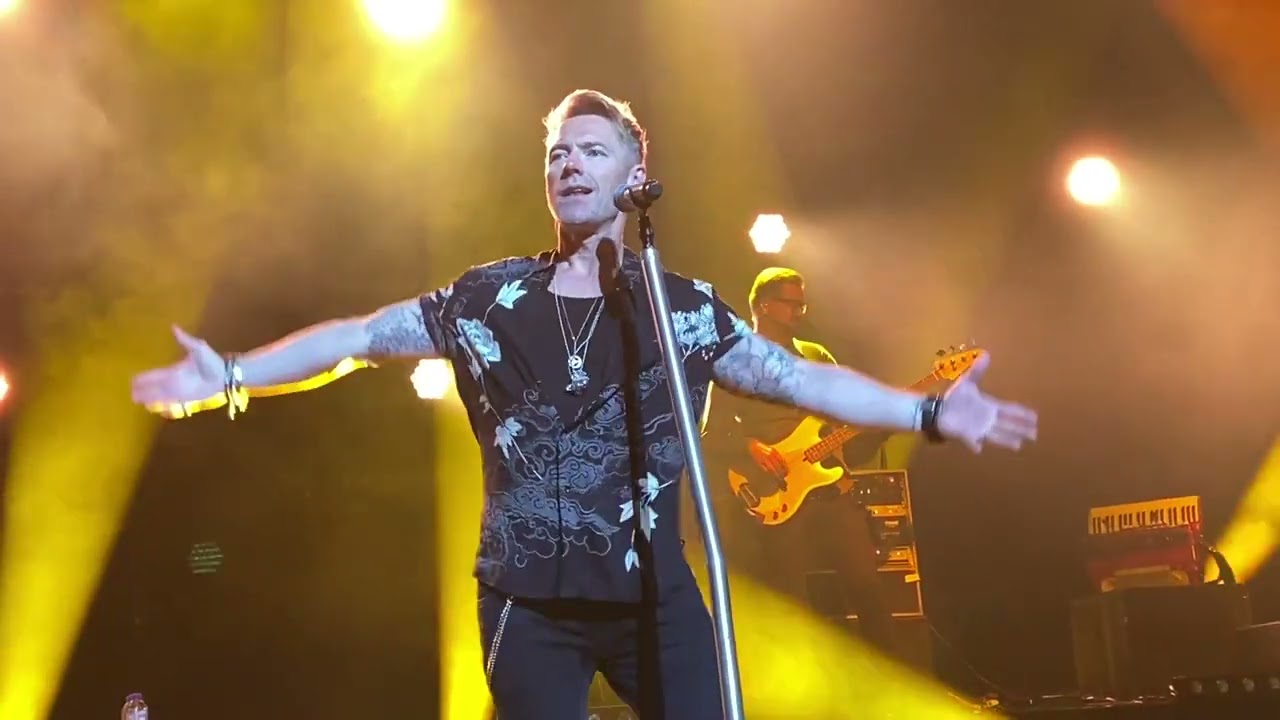 Ronan Keating - Brown Eyed Girl (Live @ Stockton Globe, UK, 30-06-2022)