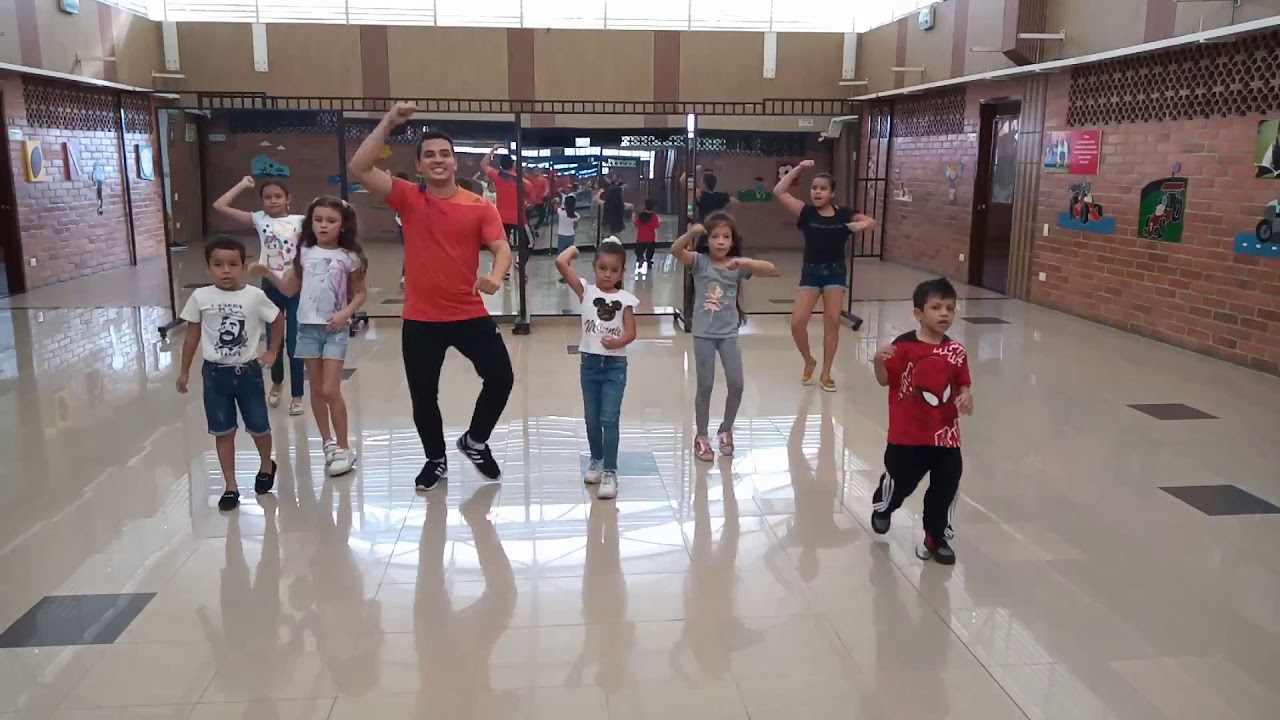ZUMBA KIDS- PROFE OMAR - LA DANZA DEL VAQUERO- Country( Zumba Mega Mix 54)