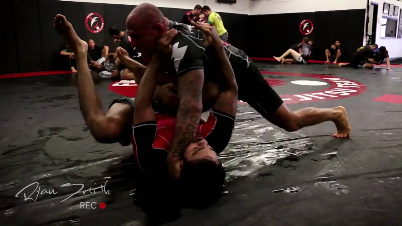 Alberto Benavides vs. Roberto 