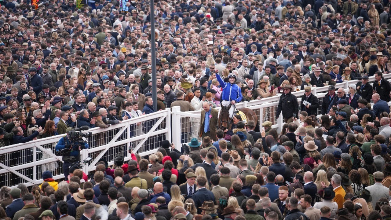 100/1 PONIROS causes major Triumph Hurdle shock for Willie Mullins | Racing TV