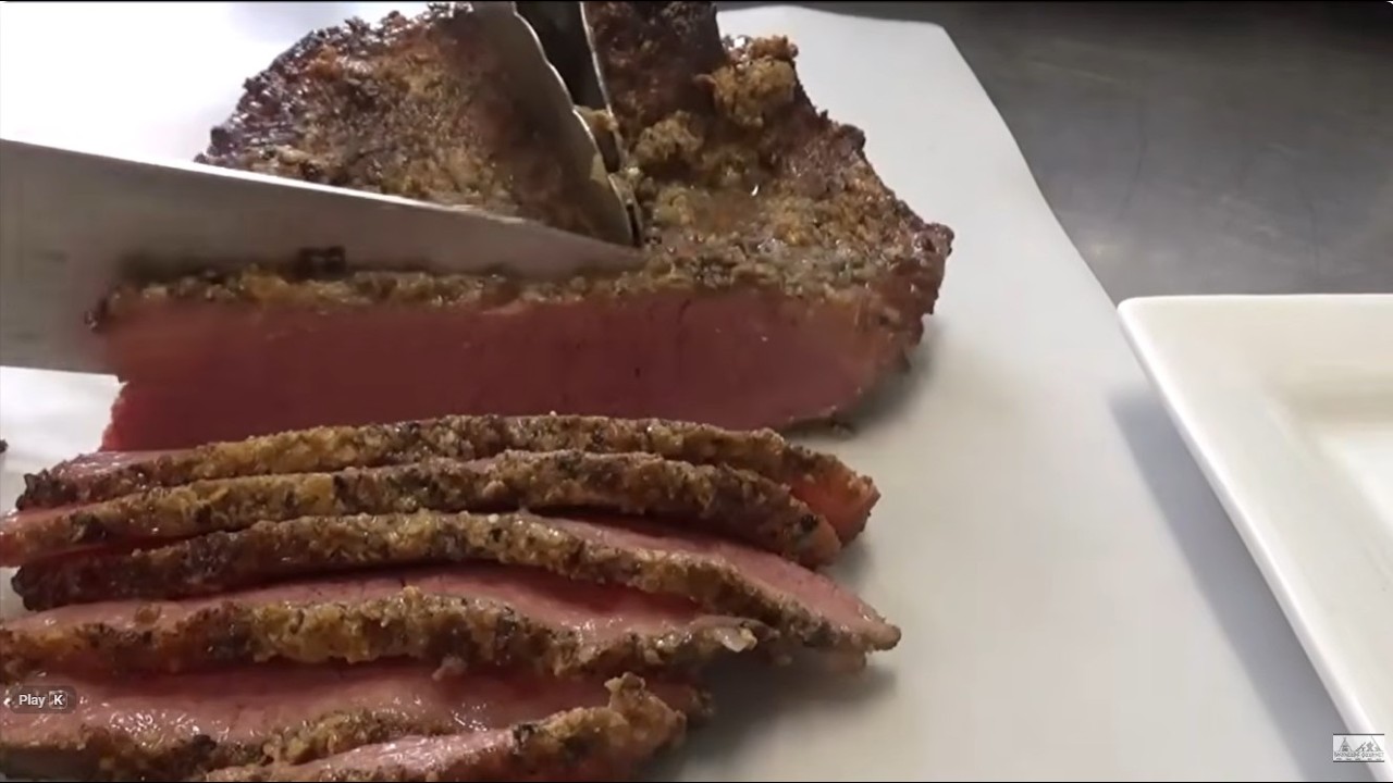 NAJLEPSZA WOŁOWINA Z KAPUSTĄ JAKĄ KIEDYKOLWIEK JADŁEŚ, ŻELIWNY GRILL WEBER Z DUSZENIEM W PIWIE