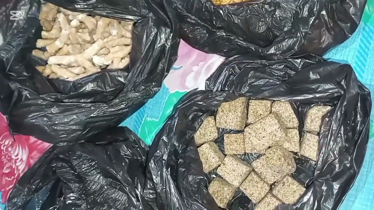 মাইজভান্ডারের ওরশের দিন ঘর চুরির গল্প ও মেলা থেকে কি কি আনলো। 
