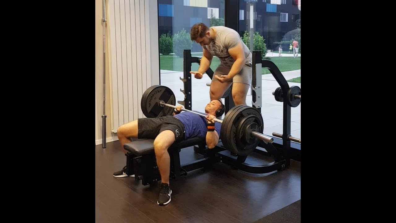 Paused bench press 165kg @83 kg - 20 years old