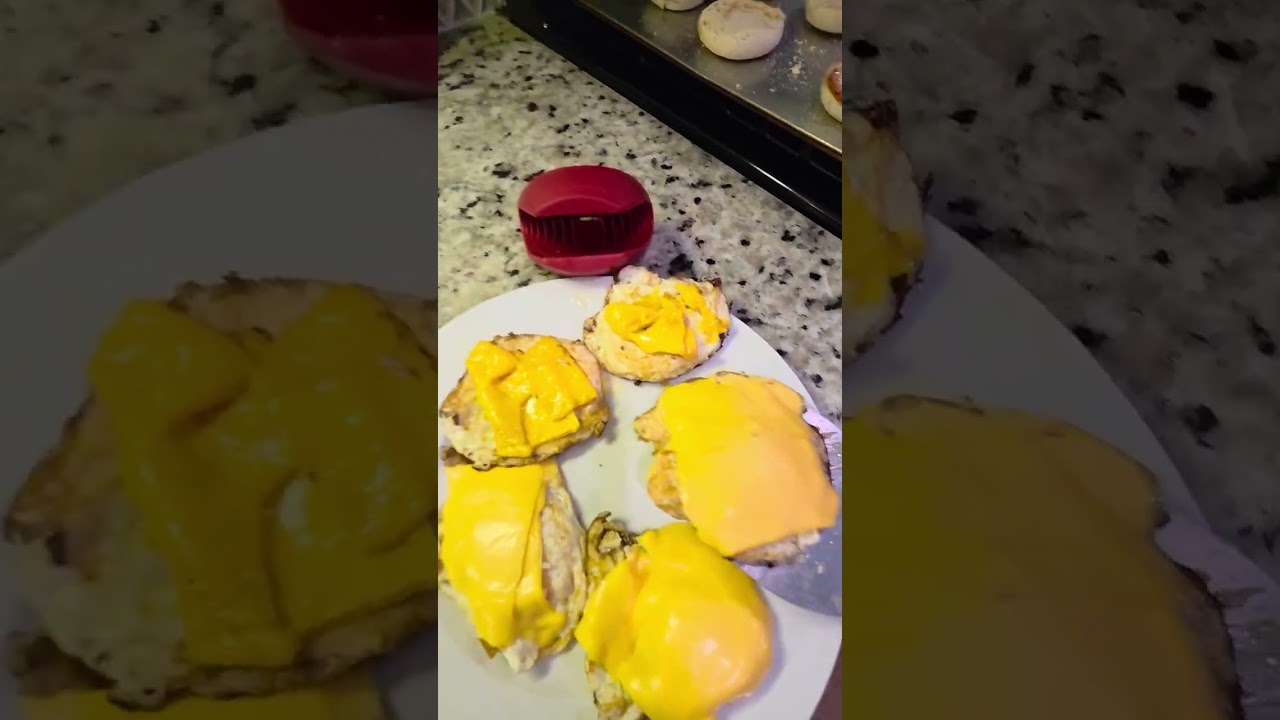 Part 2 of making breakfast sandwiches 🥪 YAYYYYY 