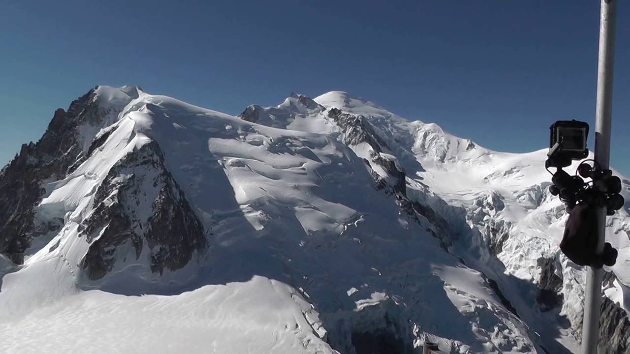 Kolejka linowa na Aiguille du Midi. Cable car to the Aiguille du Midi