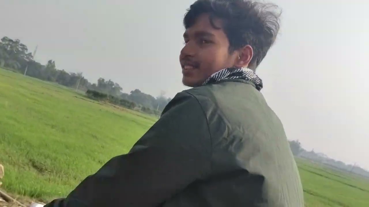 My first mini vilog😂 masti enjoy in my village☺🥰 please🙏🙏😭🥺 subscribe my channel#ekmotahathighumech