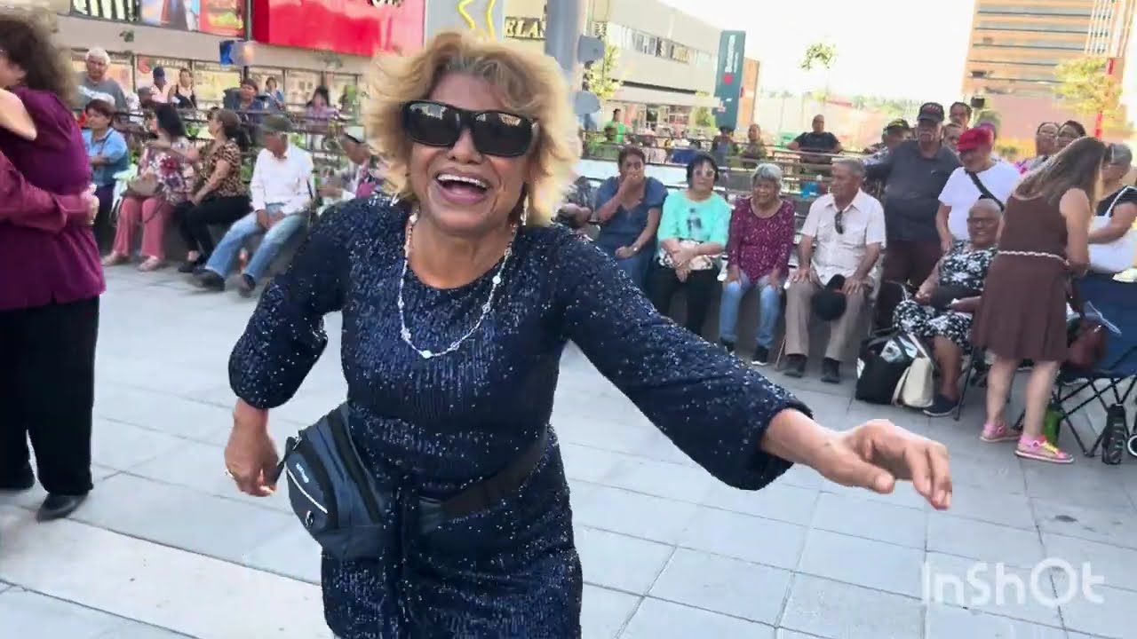 La plaza de la alegría 👍 bailando con @musicalmilagroofficial 