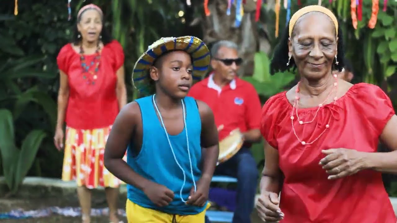 Clipe Abertura Mestre Jaime/ Passei por aqui de Samba de Roda Paraguassu na linha do Mar
