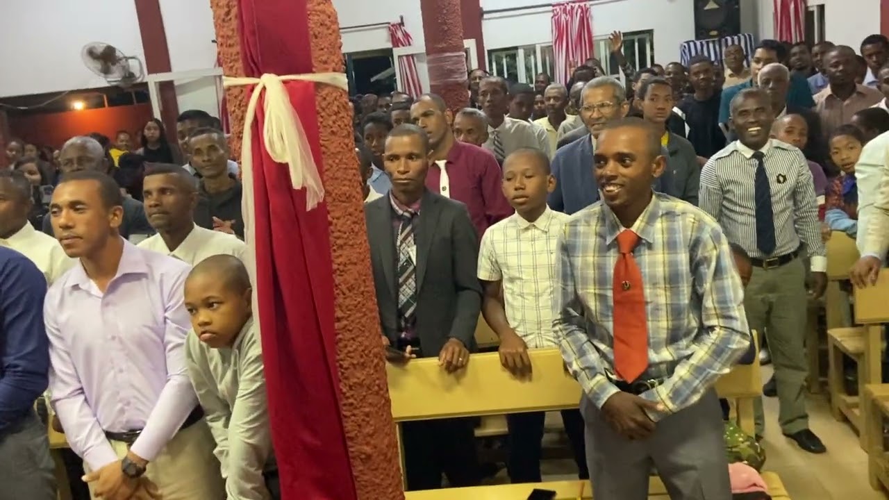 L’adoration après le sermon du Pasteur Sanama- Église Grâce Tabernacle à Diego