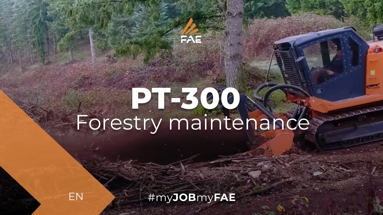FAE PT-300 tracked carrier - Quick work of trash piles on a horse farm in Oregon (USA)