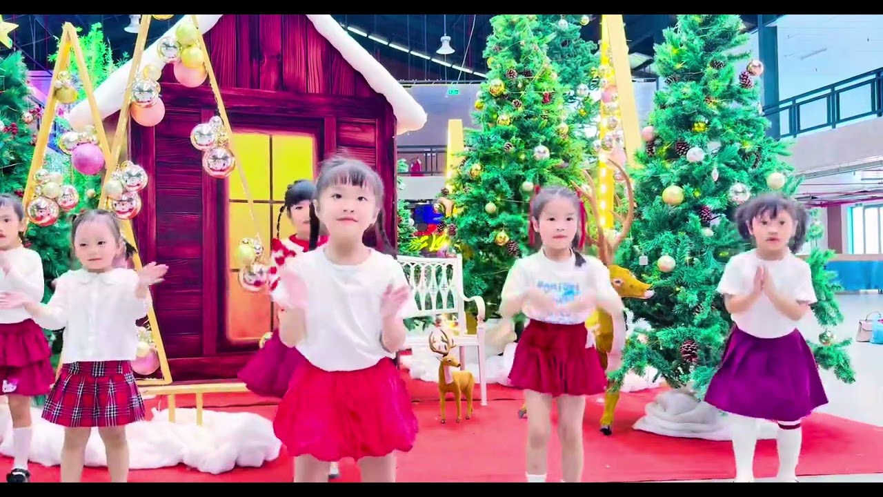 Bài hát Ông già Noel. Biểu diễn: Lớp Sư Tử