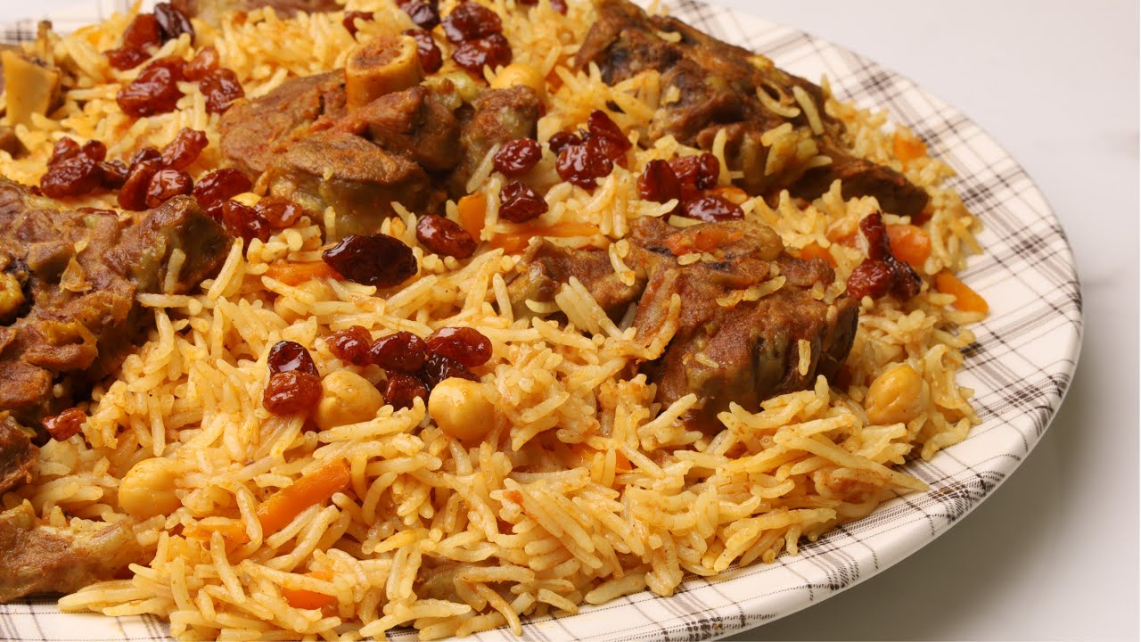 ارز بخاري باللحم بطريقة شهية.