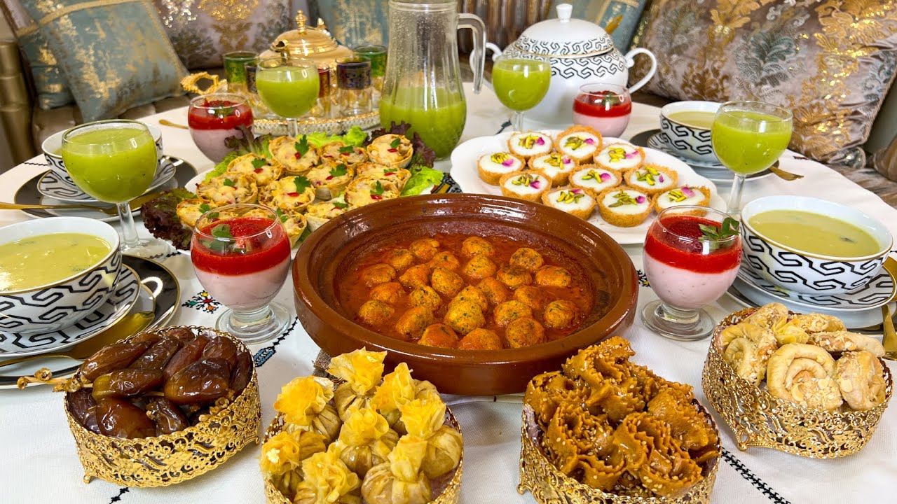 بلا متوقفي بزاف😉المالح والحلو بدون عجين👌🏻شوربة خطير فالمذاق😋تحلية كريمية بلا كريمة مع طويجين وعصير🍹