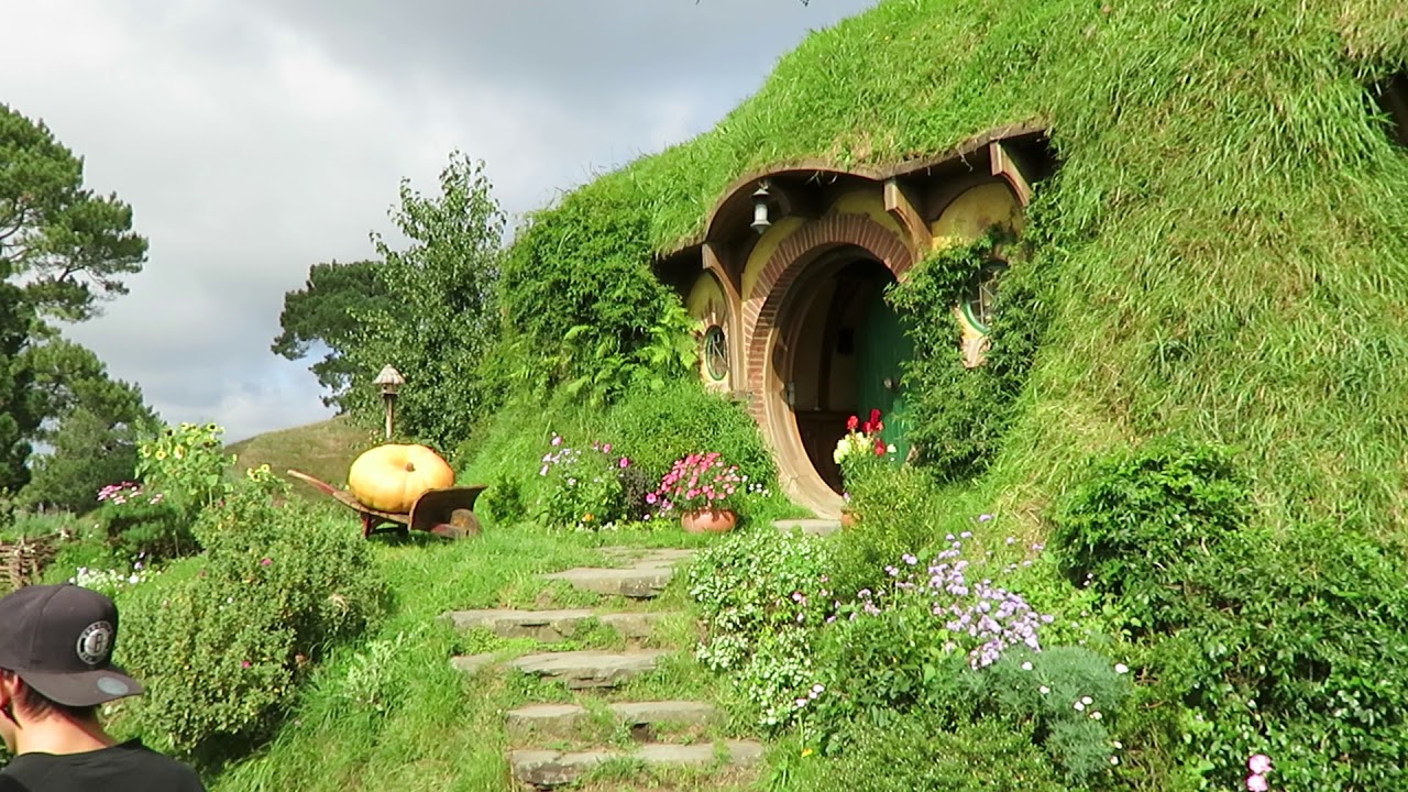 Hobbiton Movie Set - Lord of the Rings (Bilbo's House)