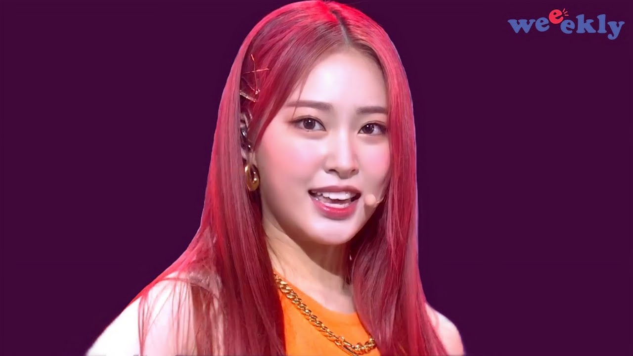 위클리 조아 직캠 'Holiday Party' (Weeekly ZOA FanCam) @MusicBank 210820
