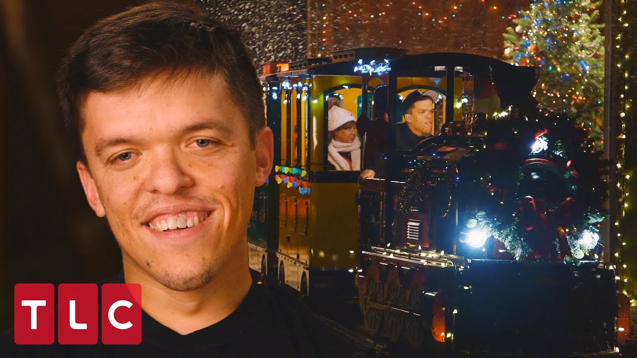 Zach Drives Matt's New Train! | Little People Big World