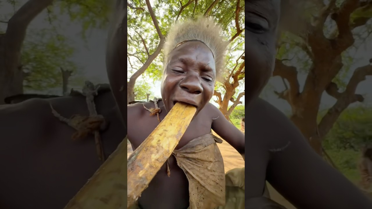 It&rsquo;s So delicious 😋😮This natural food is so good #hadzabetribe #villagelife #hunters #africa #food