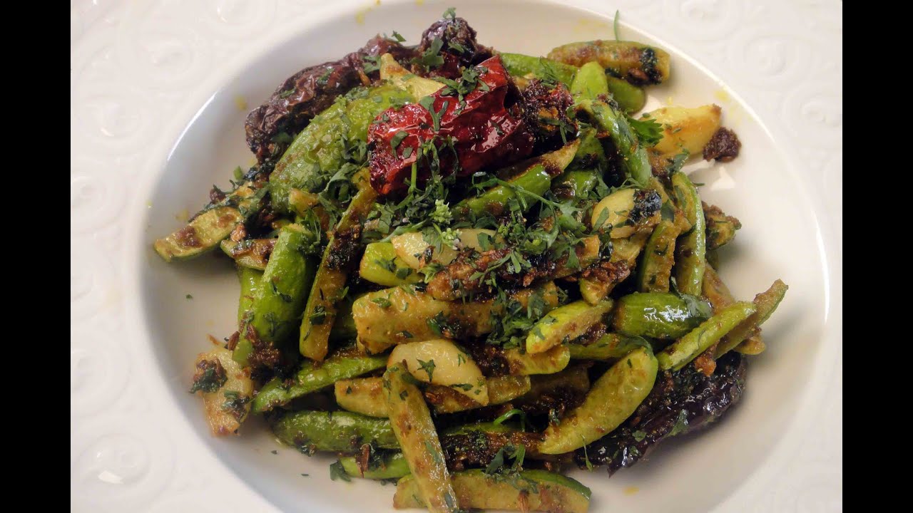 Lahsooni Tindli (Indian Ivy Gourd Dish with Garlic)