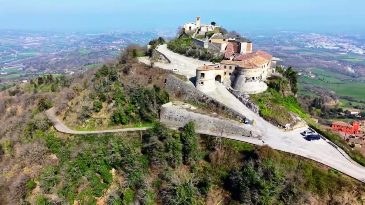 Castello due torri Poggio Torriana / Замок Дуэ Торри