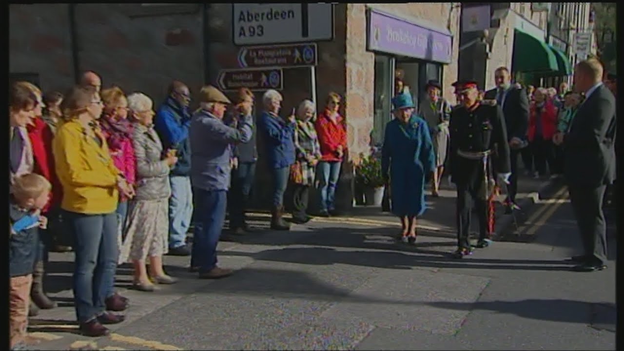 The Queen meets Scottish flood victims