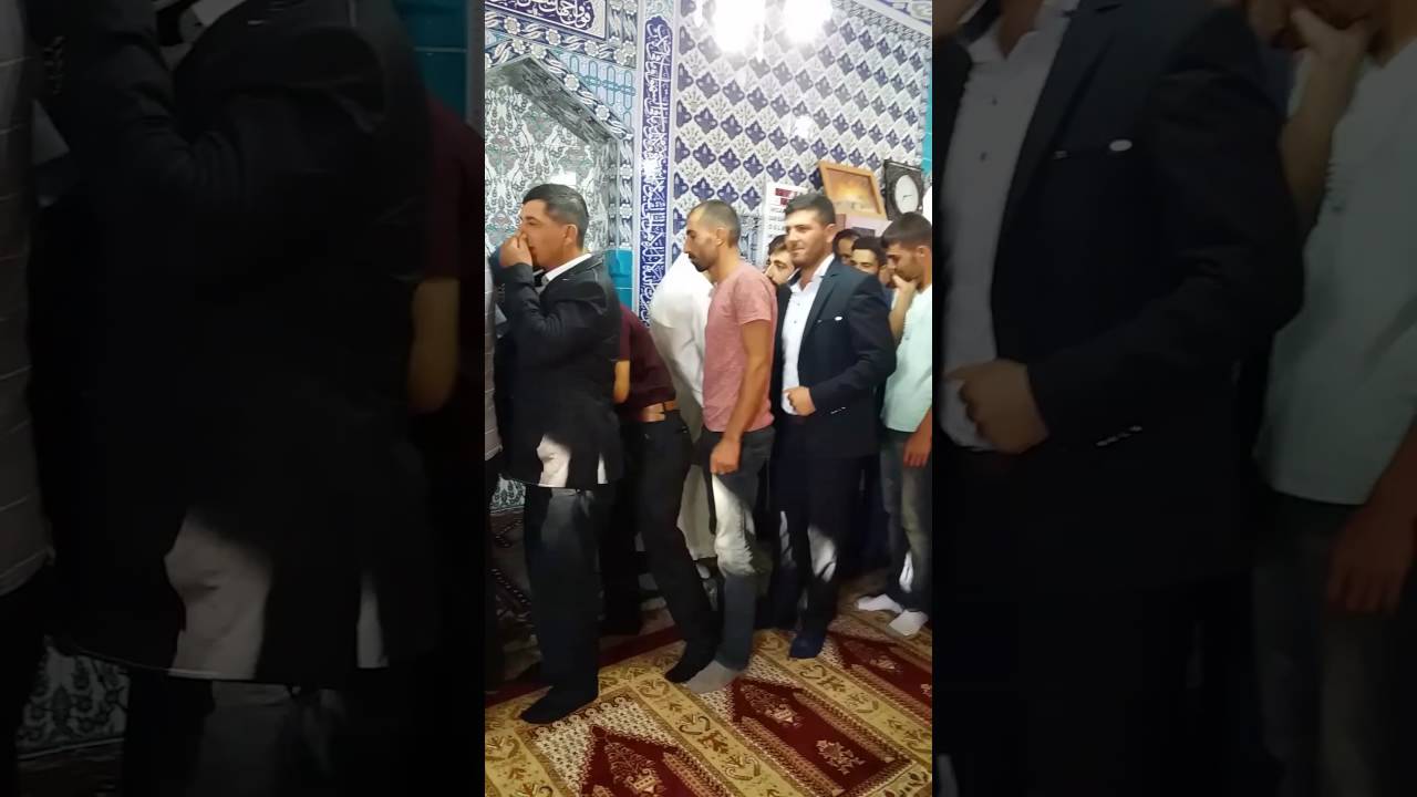 Bulanık kırkgöze köyünde Kurban bayramı namazından sonra bayramlaşma anı