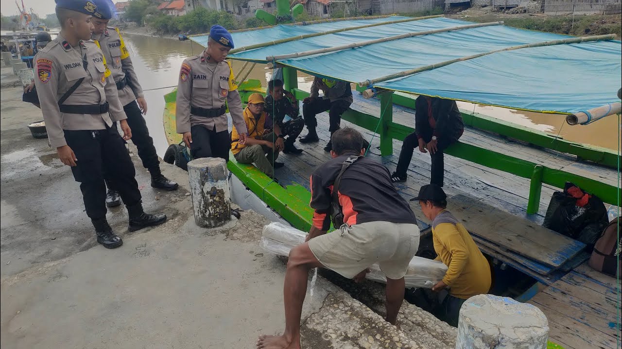 POLRES SAMPANG !!! Pengawalan Logistik Pilkada 2024 Dari Sampang Menuju Pulau Mandangin