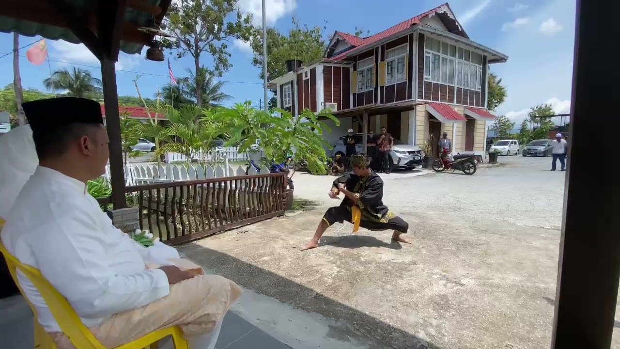 Seni silat bunga kenduri kahwin di nasi dagang pak malau Langkawi (Tari buka)