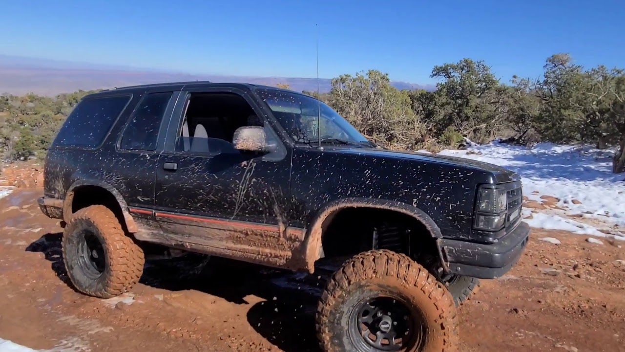 1994 Ford Explorer Wheelin Top Of The World in the Snow Moab Utah