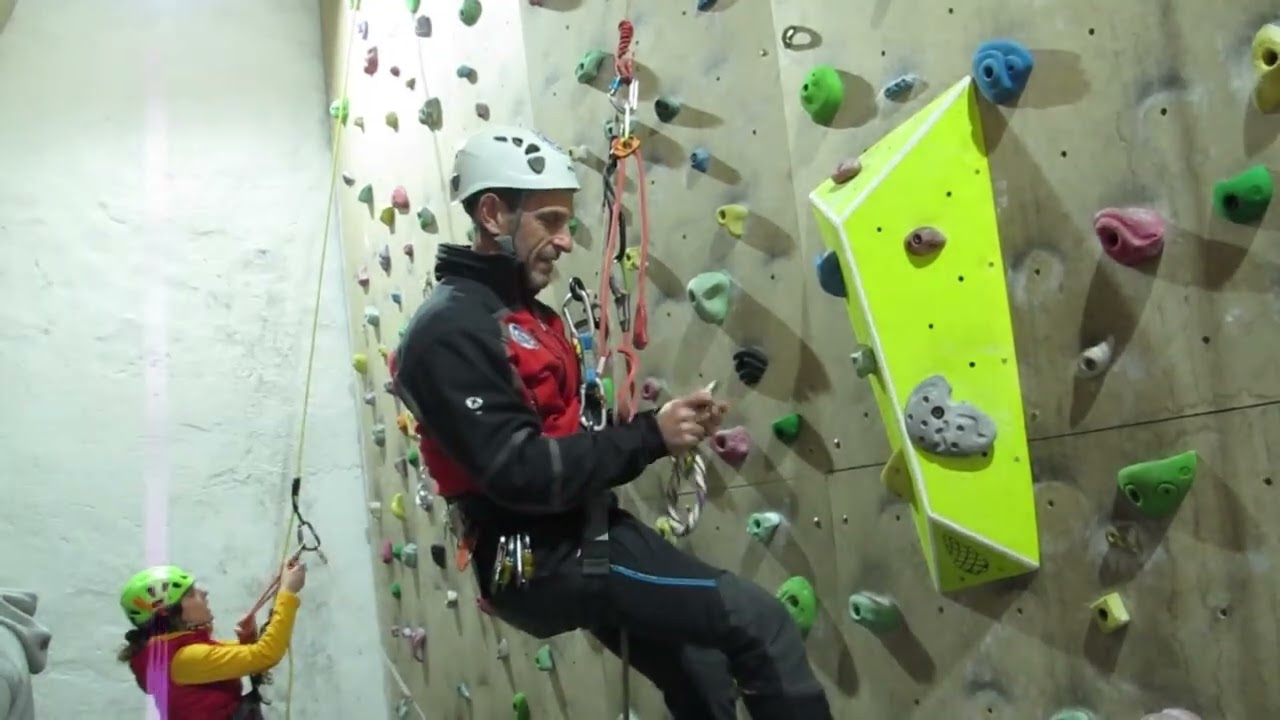 ASCENSO POR CUERDA OCHO A LA ITALIANA