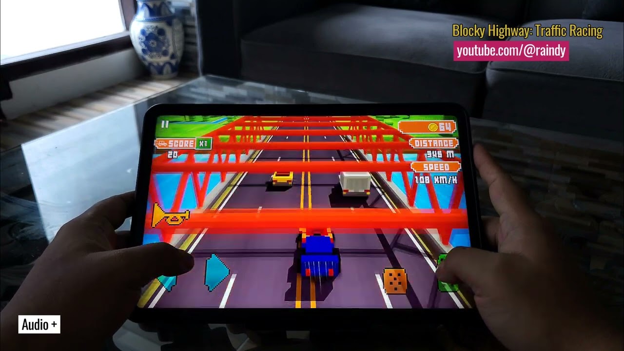 Blocky Highway: Traffic Racing - Game for Android - Gameplay