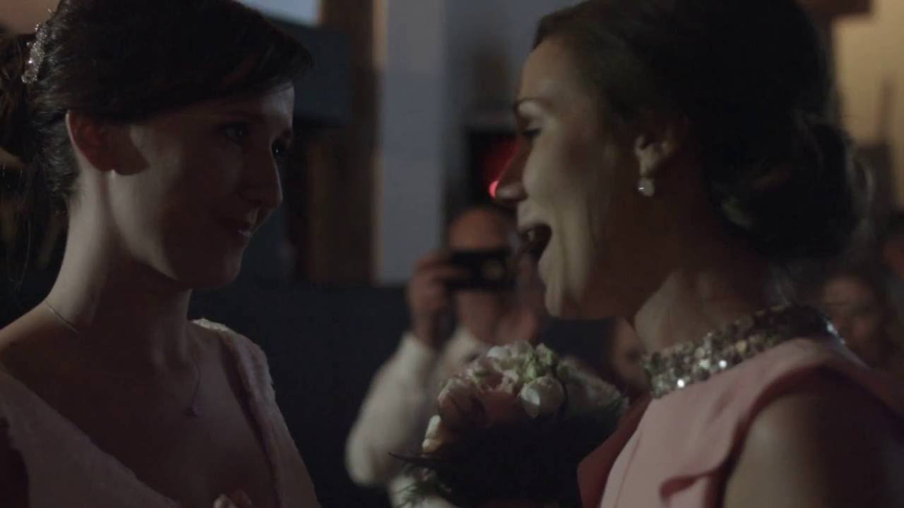 Surprise proposal at sisters wedding