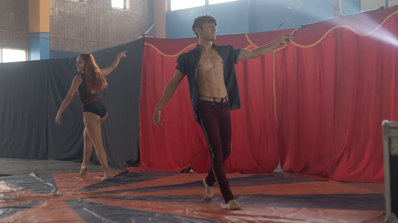 JUSTIN BIEBER & ARIANA GRANDE - STUCK WITH U - Duo Ukiyo Adagio Acrob&aacute;tico
