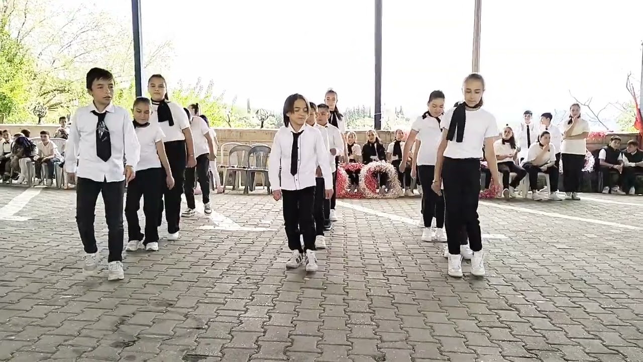 Bahçe Duvarından aştım Yaylapınar İhsan İzgi Ortaokulu 5/A sınıfı 23 Nisan Gösterisi