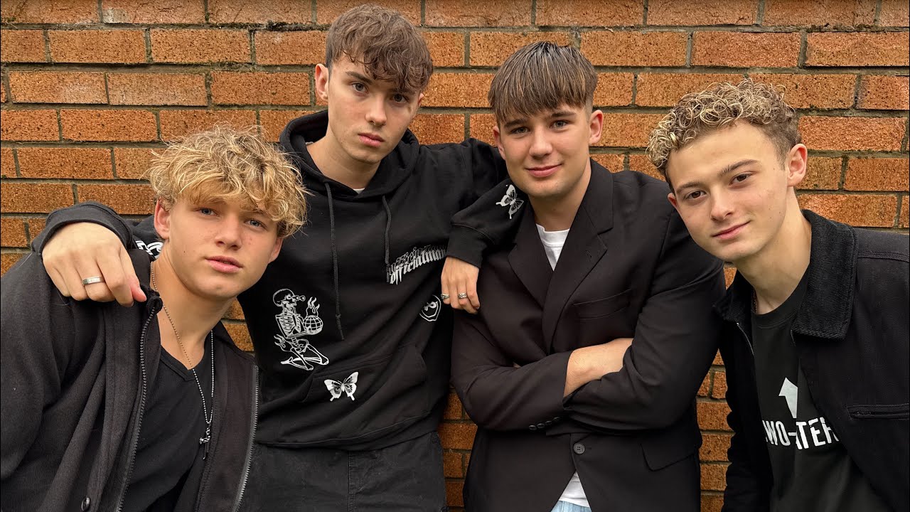 LOOKING FOR A NEW MEMBER FOR OUR BOYBAND