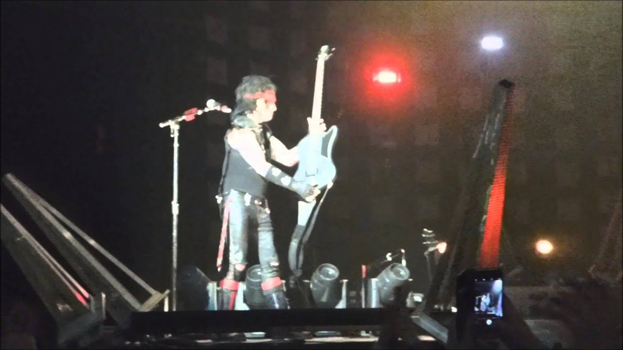 Nikki Sixx throws his bass in Ericsson Globe