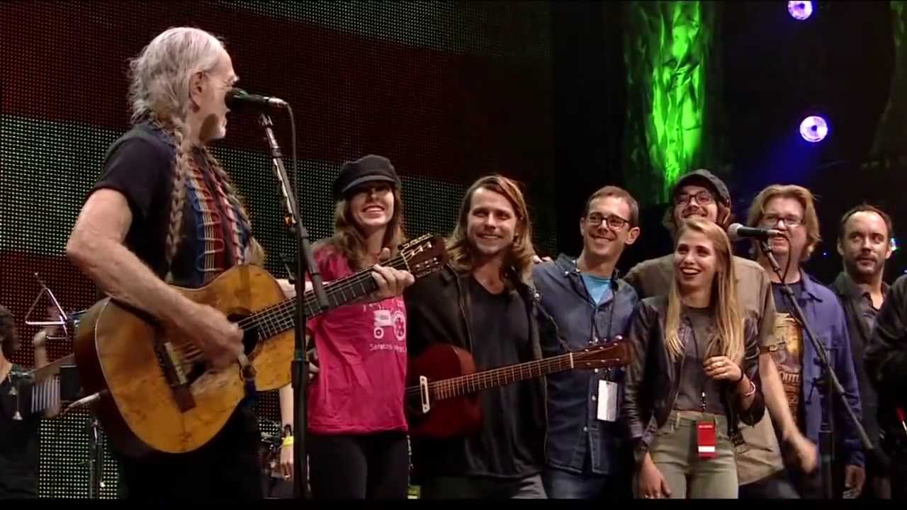 Willie Nelson - Roll Me Up and Smoke Me When I Die (Live at Farm Aid 2013)