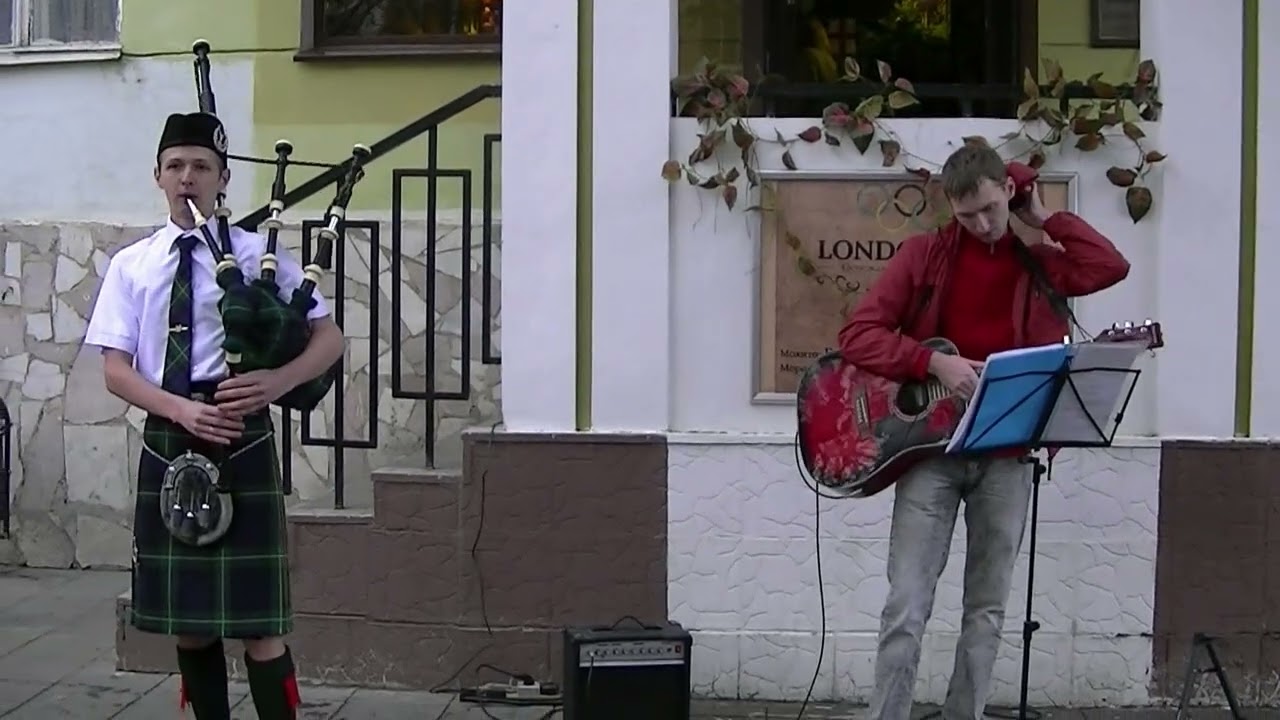 Выступление Scottish Bagpipes in Orenburg city на 1 сентября 2012
