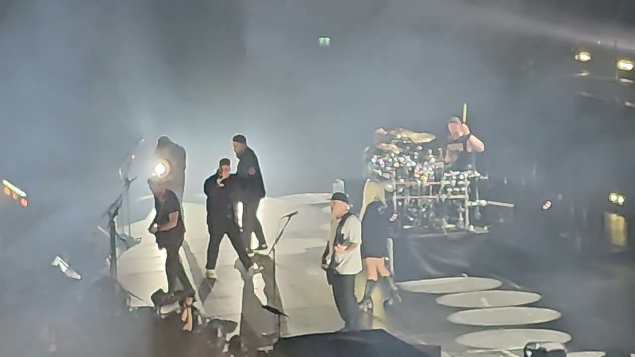 Nickelback - Don't Look Back in Anger ft The Lottery Winners - OVO Hydro Glasgow - 16/05/23