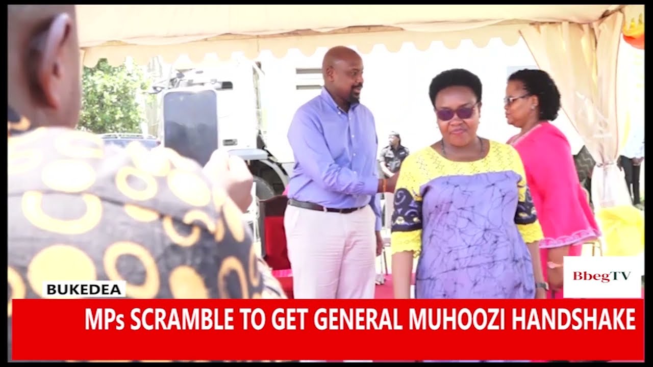 HUNDREDS OF MPs SCRAMBLE TO GET GEN. MUHOOZI HANDSHAKE IN BUKEDEA