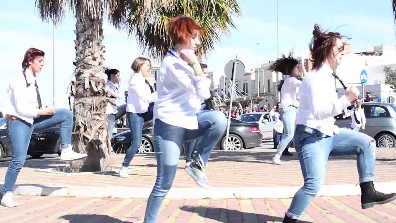 FLASH MOB - BARI, SANTO SPIRITO - 02.03.14 -  BALLET PROJECT