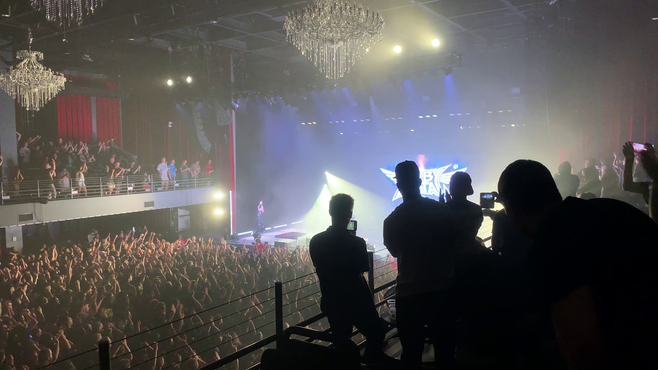BABYMETAL - Gimme Chocolate Live Atlanta, GA [Coca Cola Roxy]