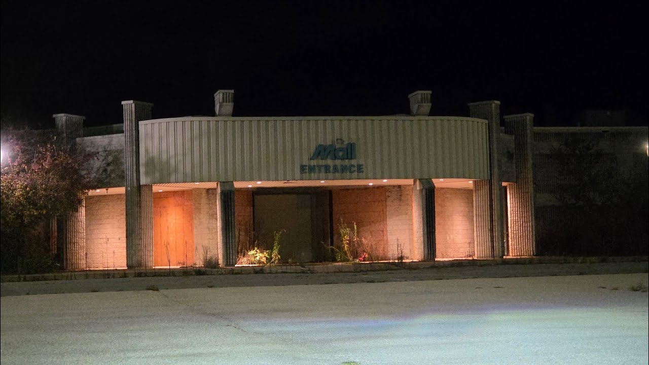 Abandoned Chambersburg Mall - Scotland, PA.