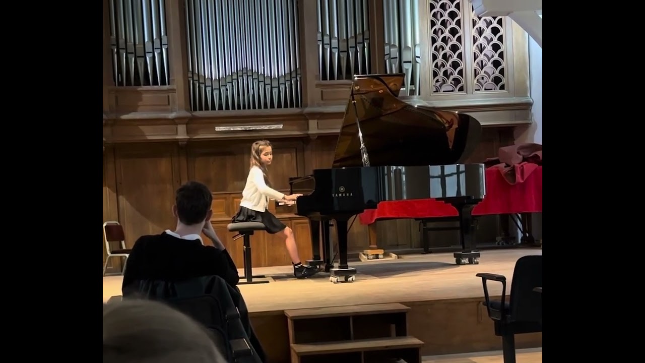 Lucie (11Y): Schumann Abegg variations in progress 🎶🩵