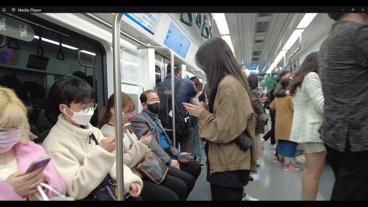 Walking Seoul subway with DJI Pocket 2.