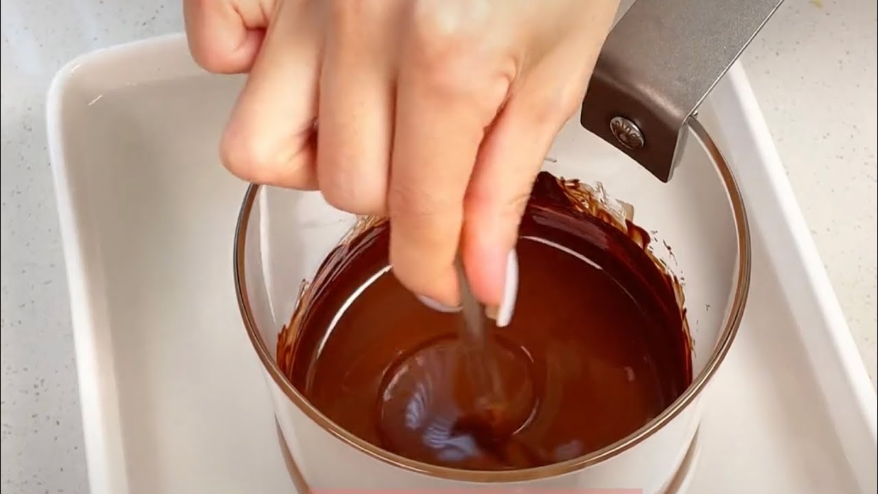 سحب جكيته وربطه عل خصرري وقال اِنتي غيـ ر كل البنا ت🤭❤️
