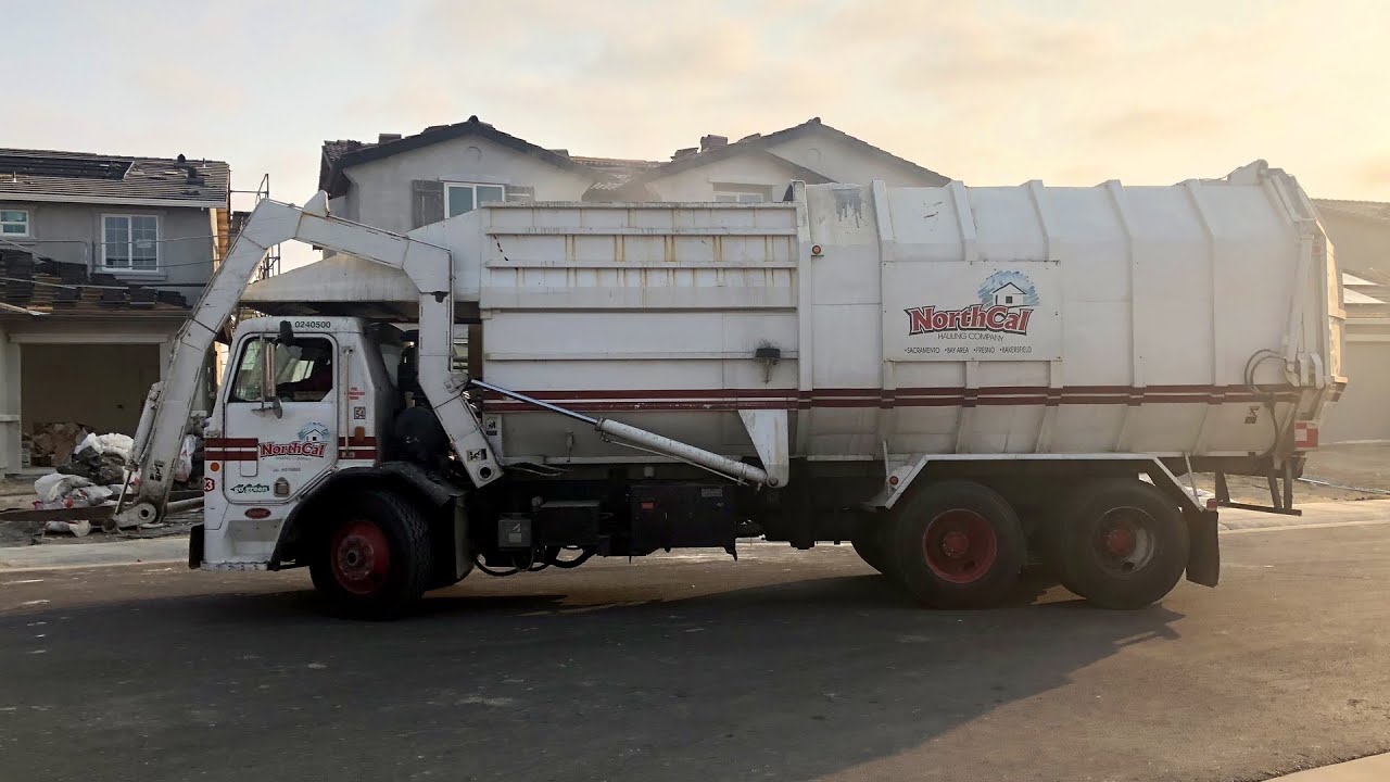 Peterbilt 310 Amrep FL: A Classic Garbage Truck