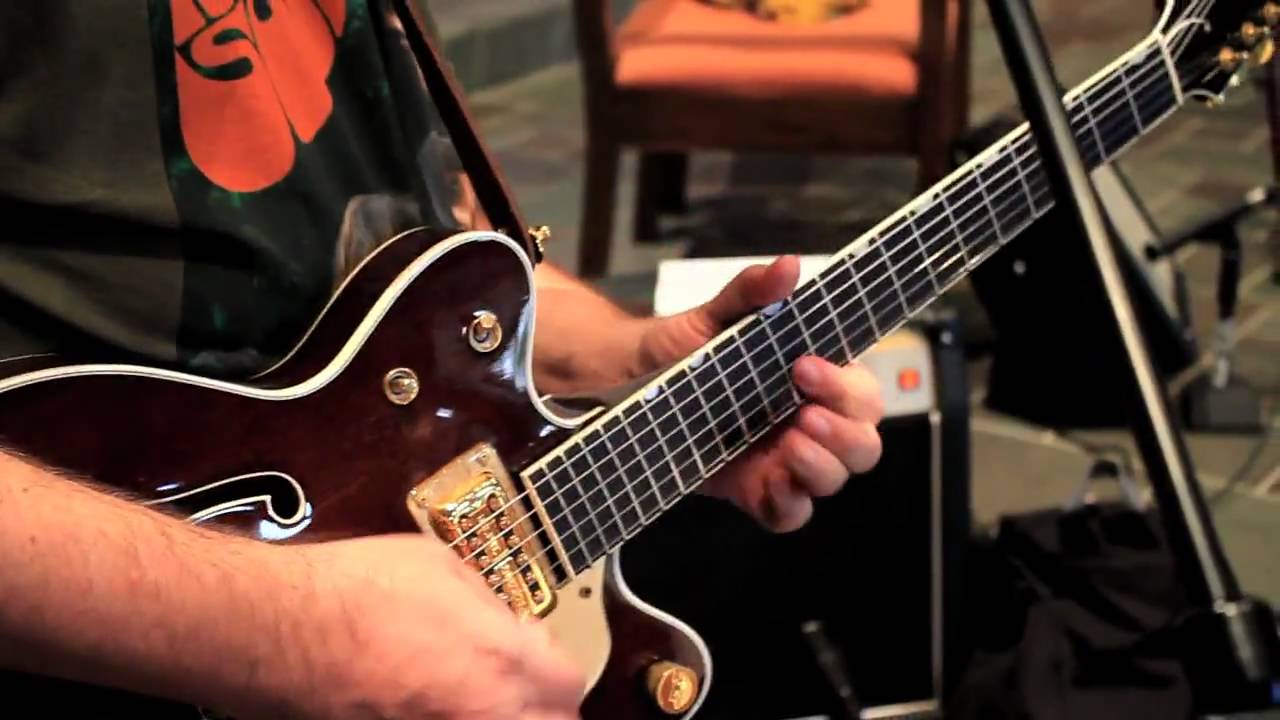 Gretsch 6122JR in rehearsal